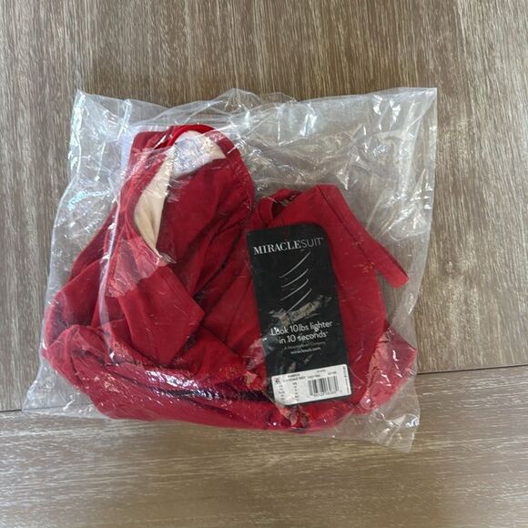 MiracleSuite Miraclesuit
Starr One Piece Cayenne Red Size 10 NWT in packaging‎ - Picture 6 of 8